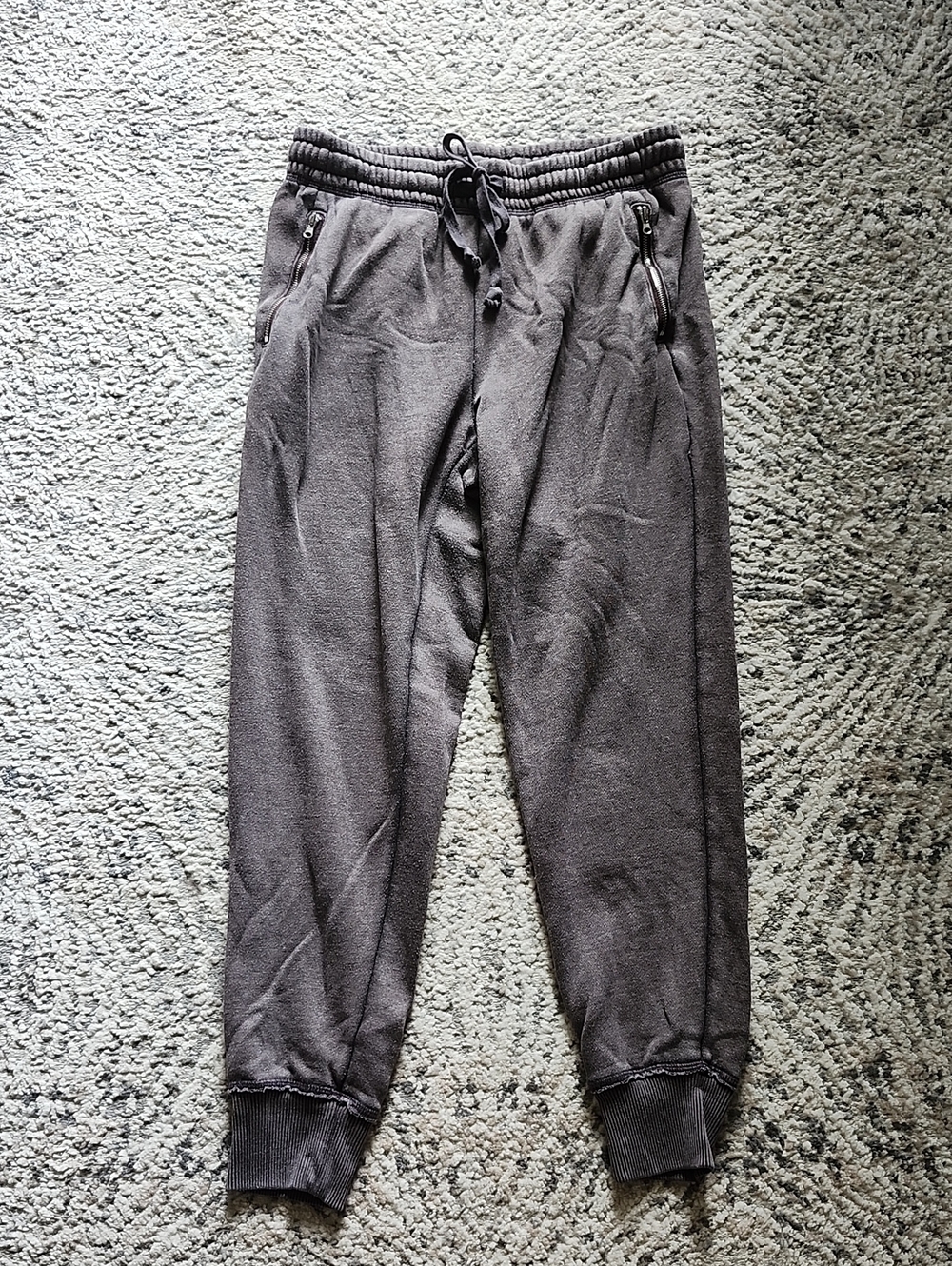 Aerie gray sweatpant joggers ft. a drawstring waist and zipped pockets Size S